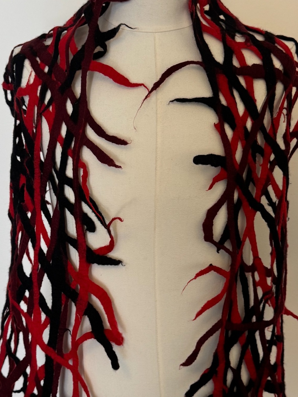 Avant Garde Red Black Felt Fringe Open Lattice Knit Scarf Shawl Wrap OS - Picture 2 of 6